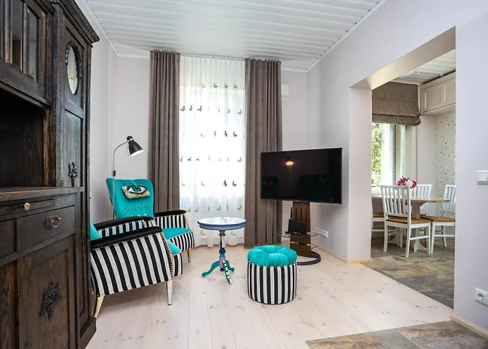 Lakeview In Apartment *